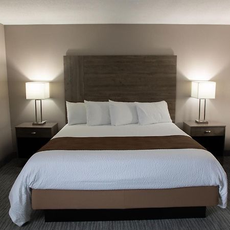 Lomira Inn And Suites Eksteriør bilde