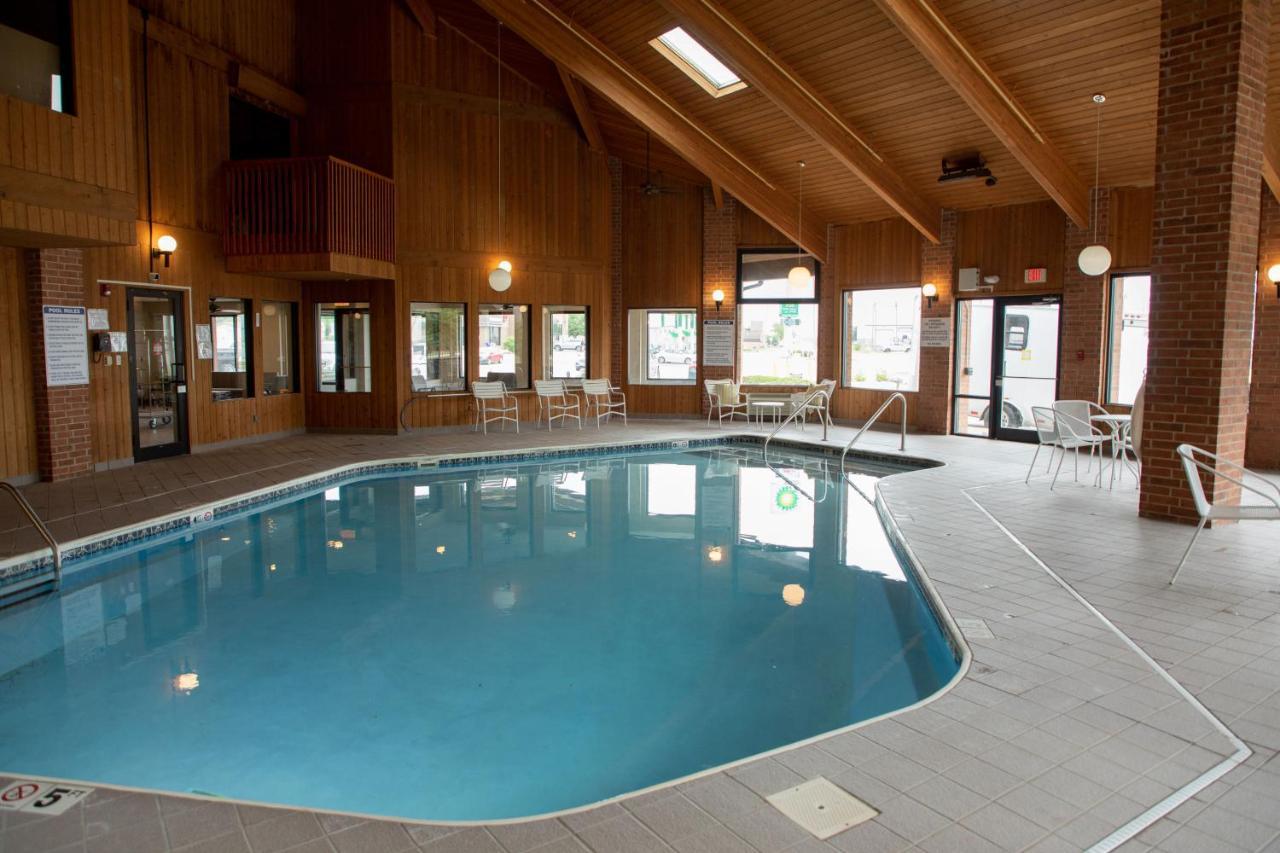 Lomira Inn And Suites Eksteriør bilde