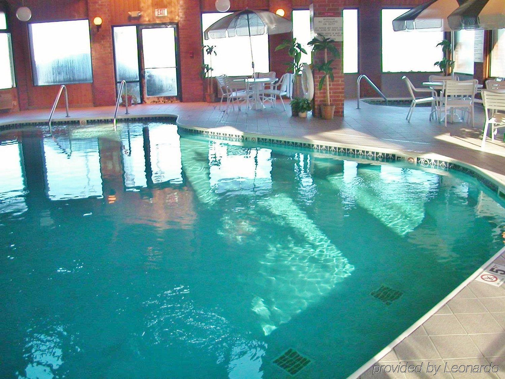 Lomira Inn And Suites Eksteriør bilde