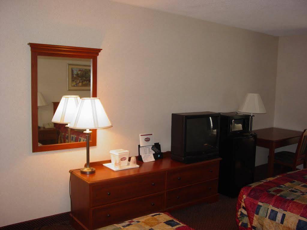 Lomira Inn And Suites Eksteriør bilde