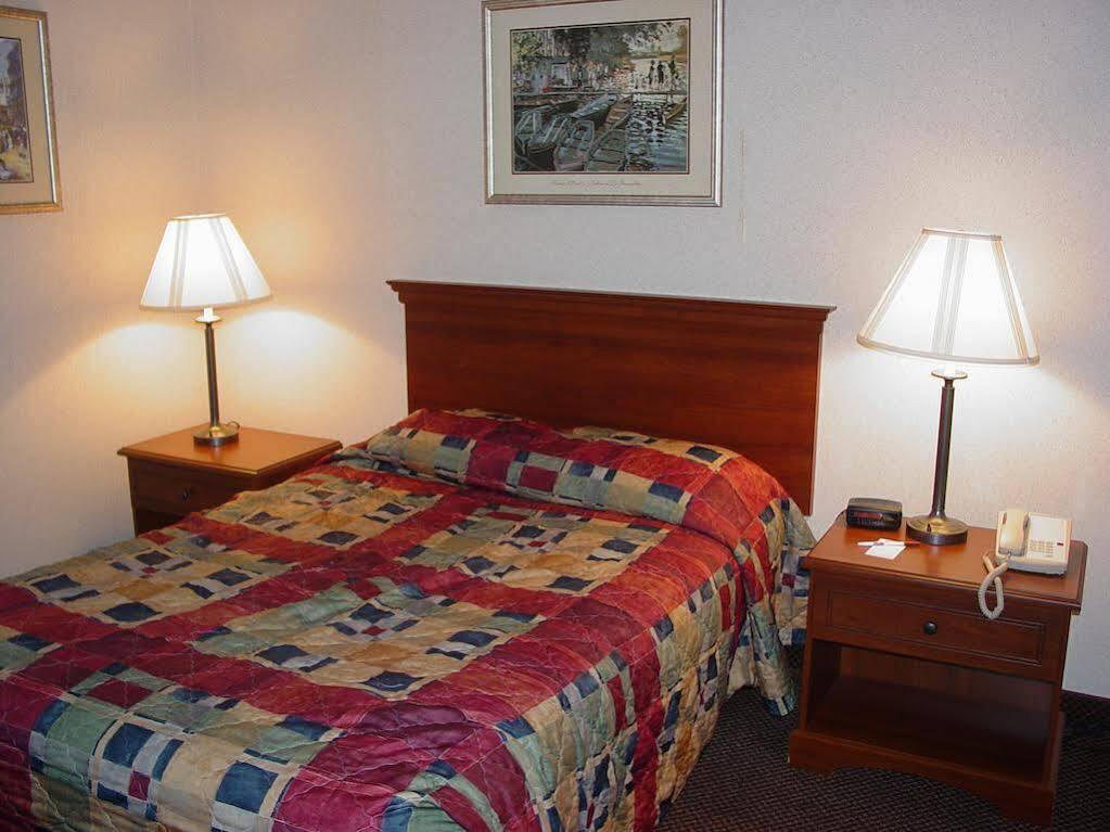 Lomira Inn And Suites Eksteriør bilde