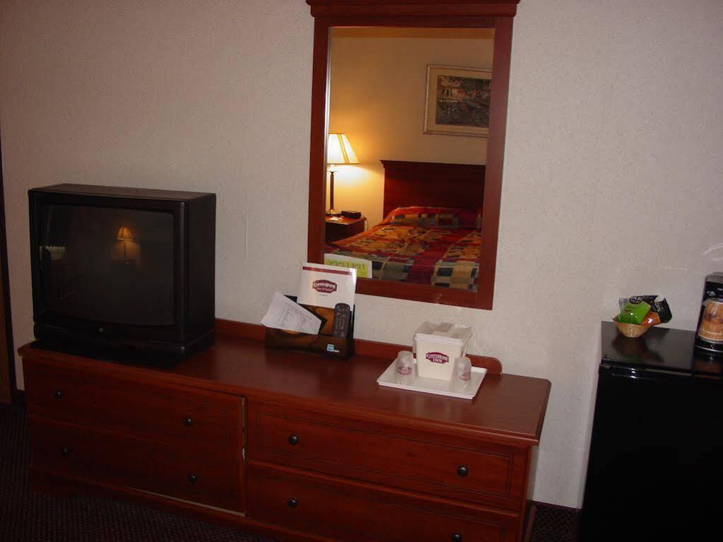 Lomira Inn And Suites Eksteriør bilde